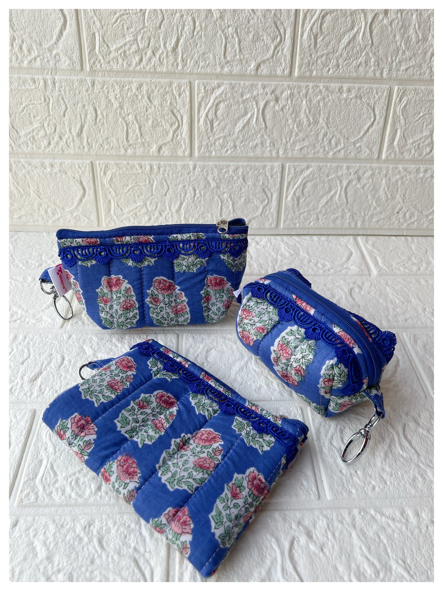 BLUE FLOWER QUILTED KEY-CHARM