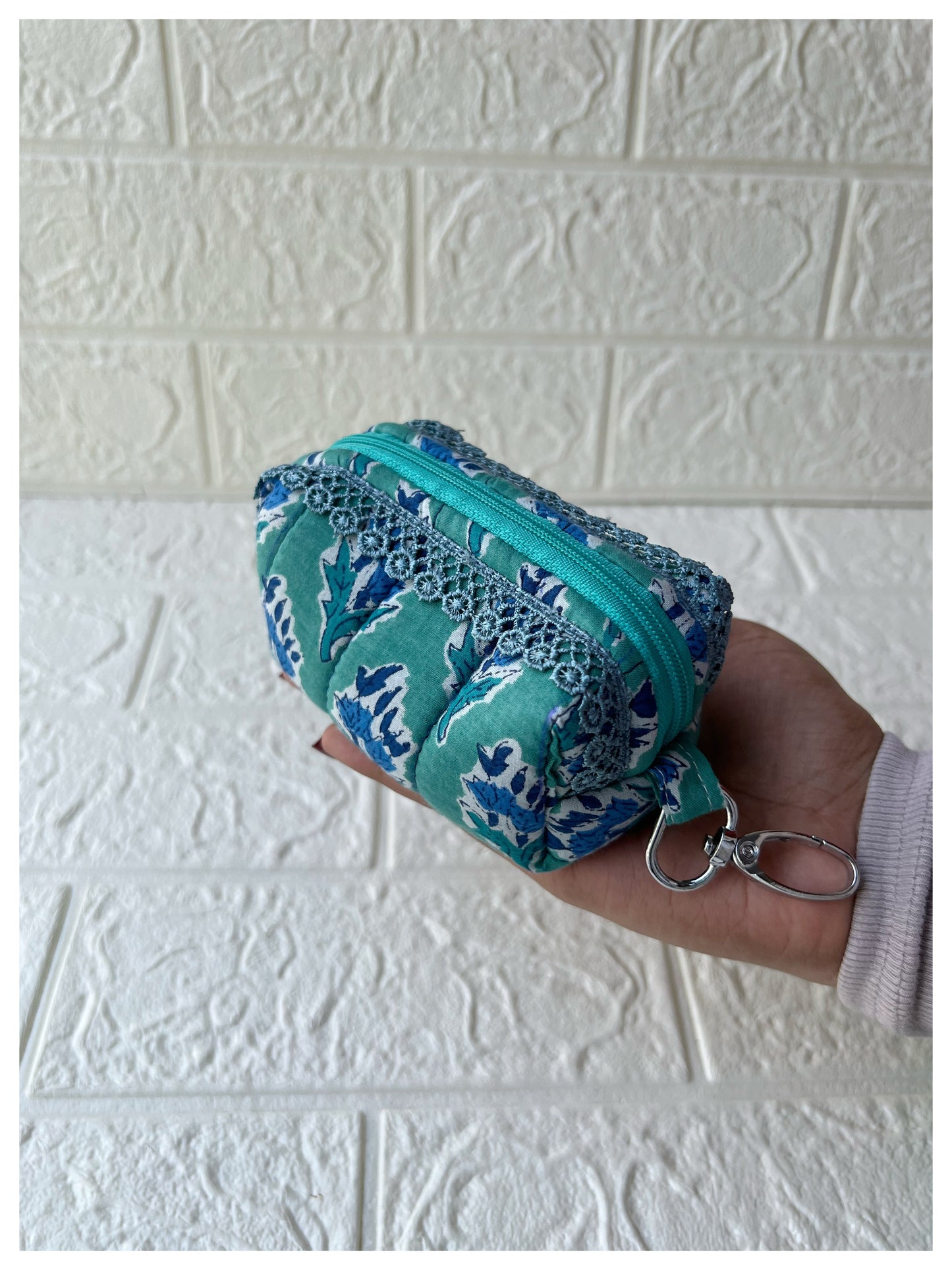 TEAL JOYPURI QUILTED KEY-CHARM