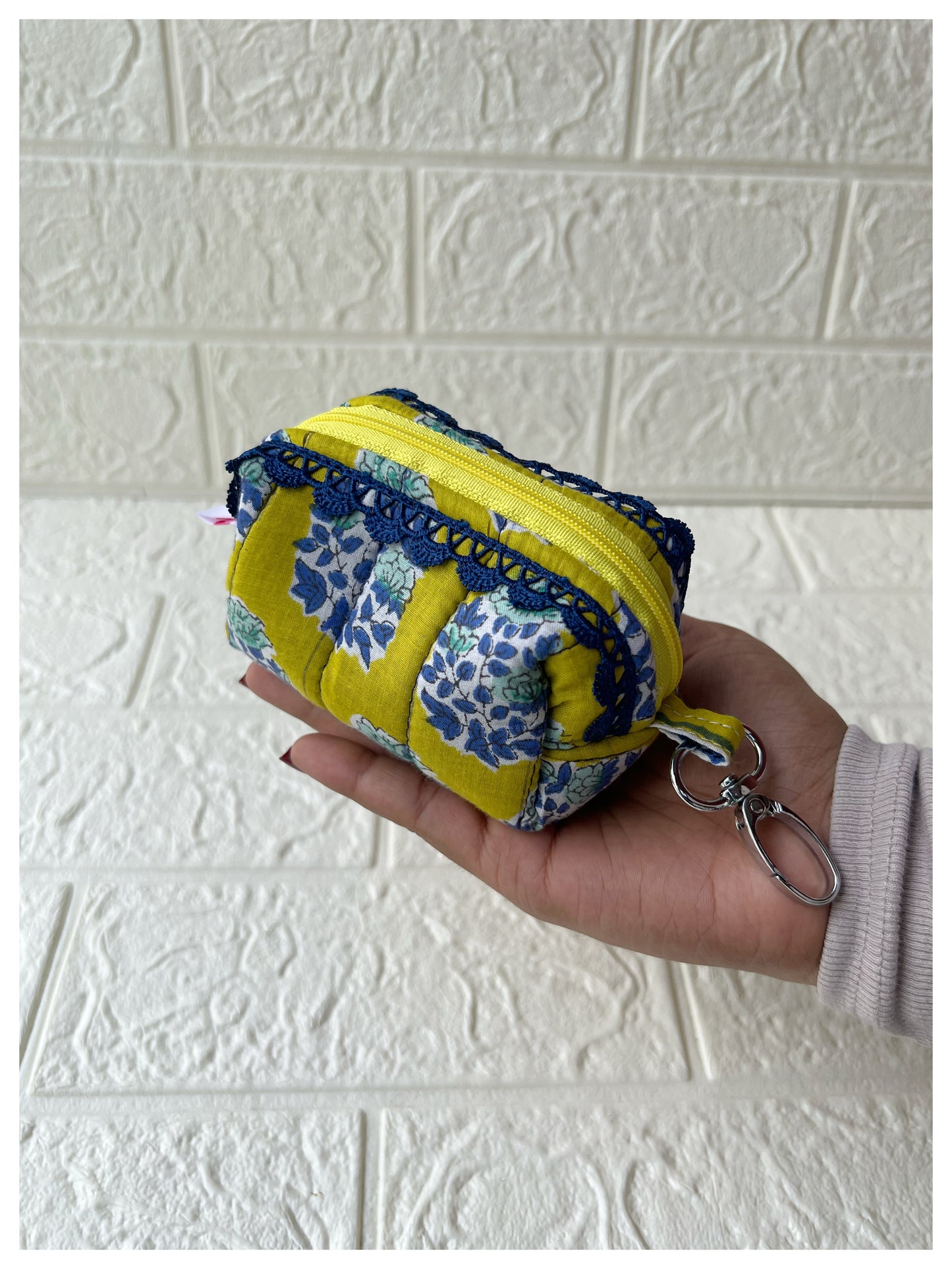 LEMON BLUE FLORAL QUILTED KEY-CHARM