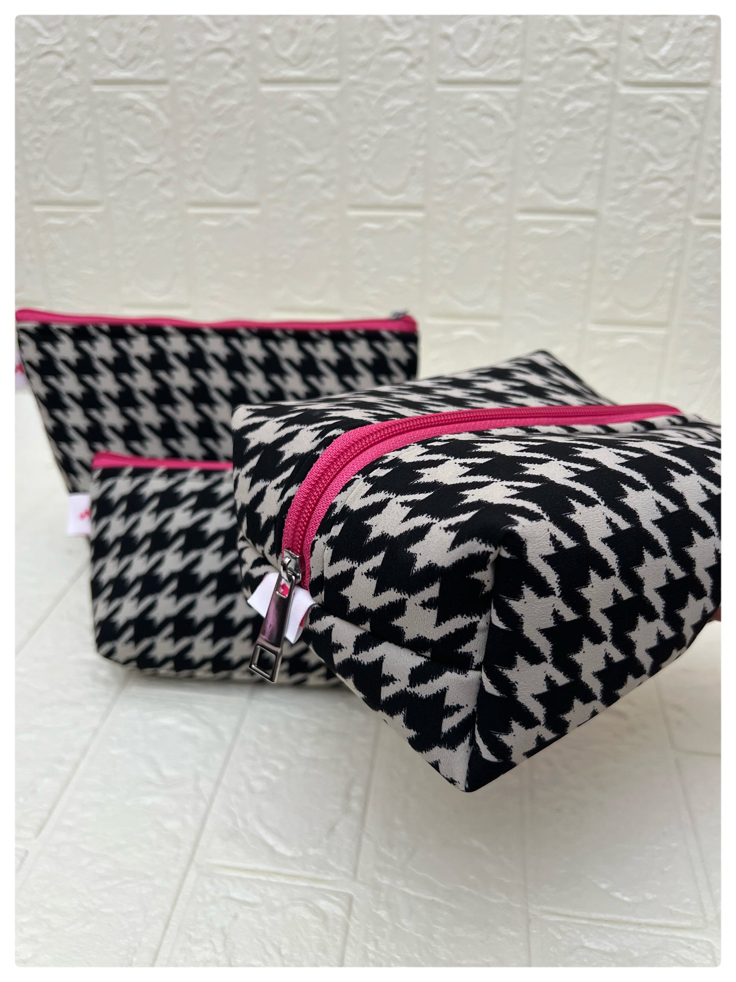 HOUNDSTOOTH POUCHES