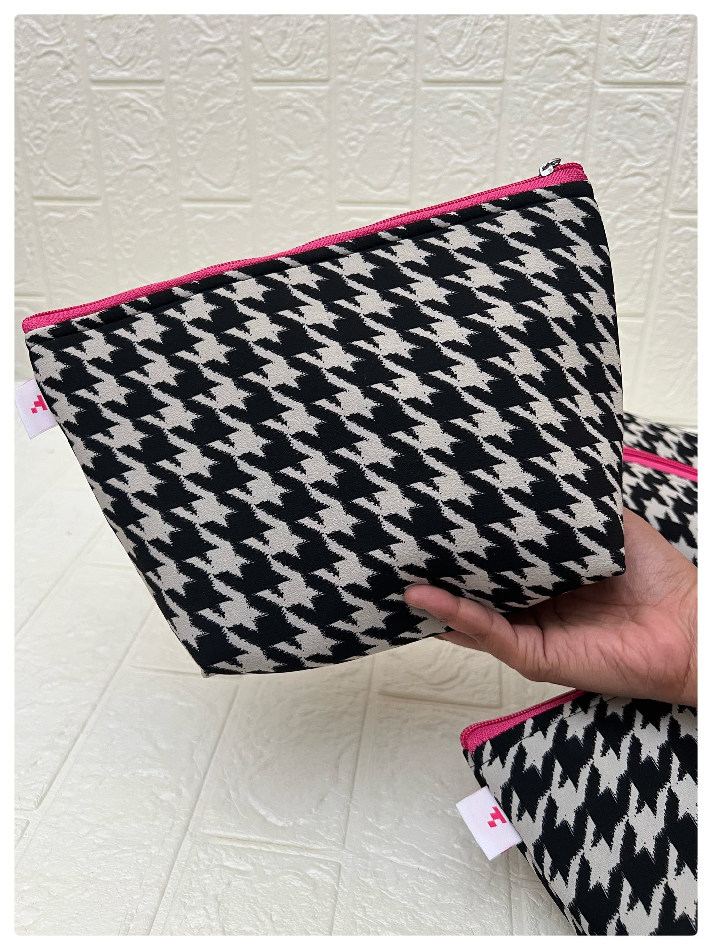 HOUNDSTOOTH POUCHES