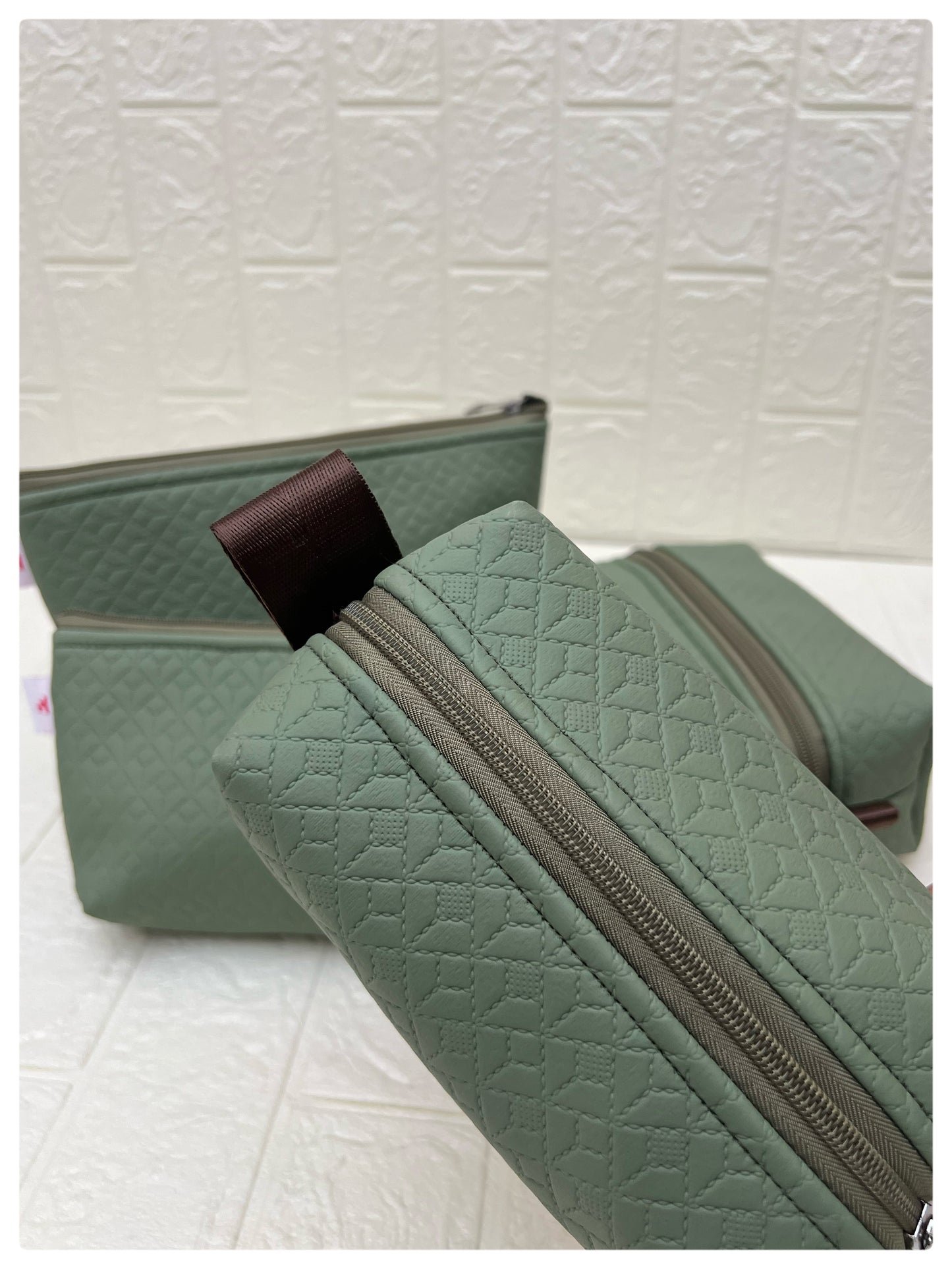 EMERALD FAUX LEATHER POUCHES