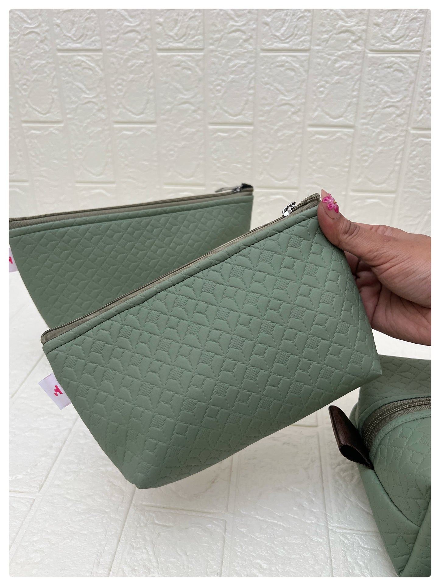 EMERALD FAUX LEATHER POUCHES