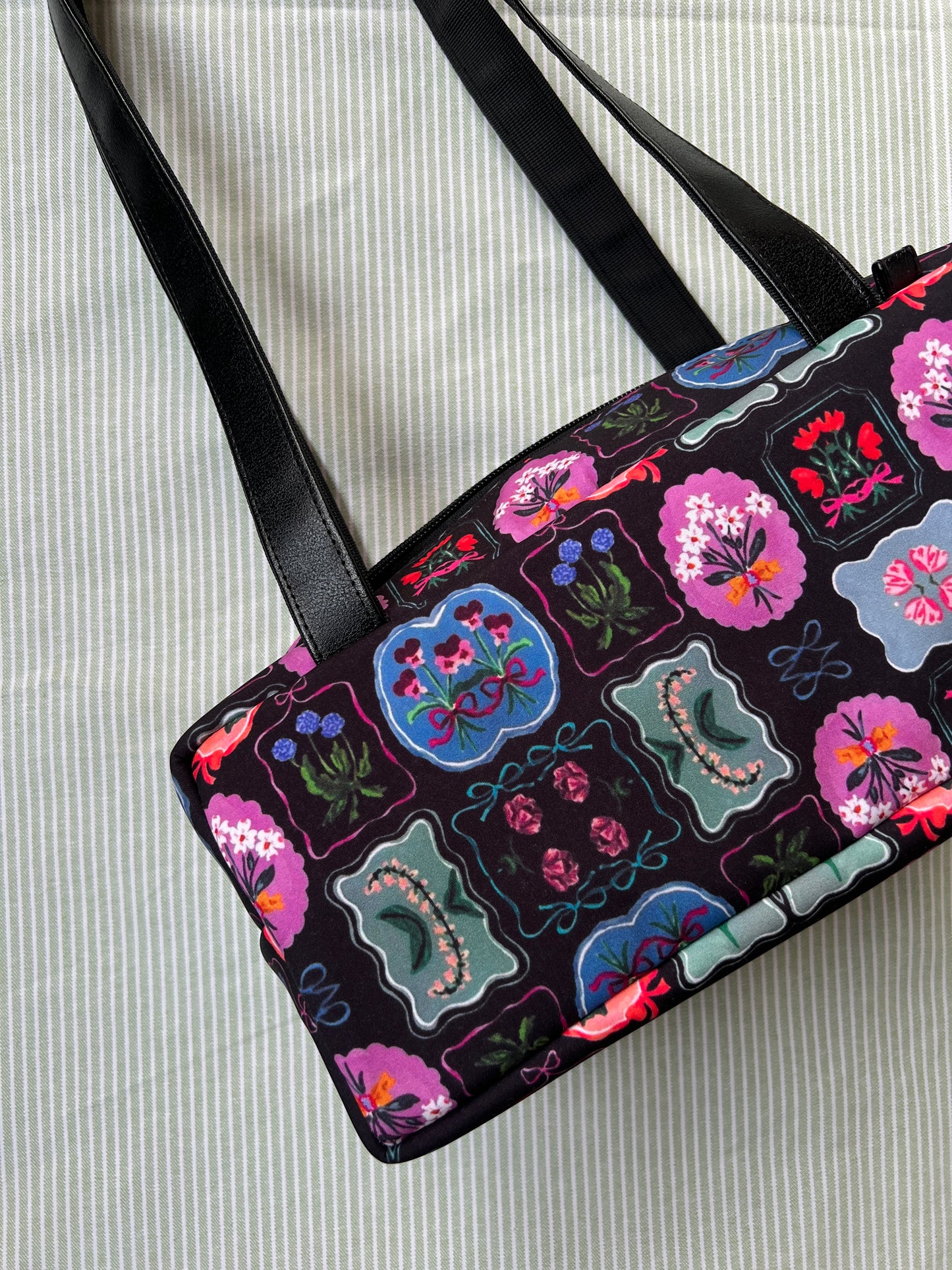 BLACK STAMP PAMELA TOTE