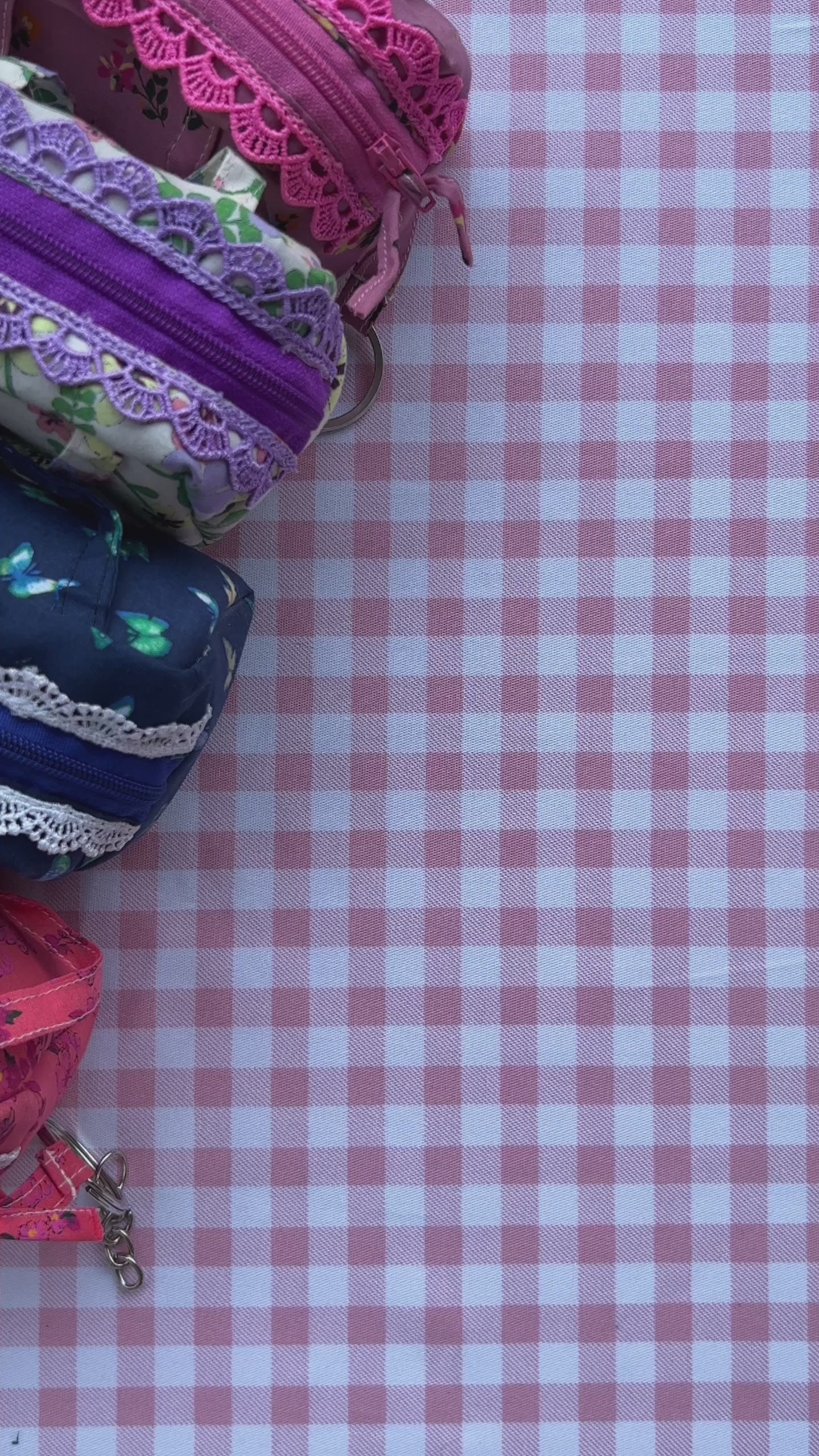 Load video: BOX TOTE KEY CHARM